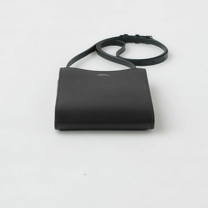 美品☆A.P.C.  Jamie ネックポーチ A.P.C.(アーペーセー) ネックポーチ JAMIE(JAMIE-GRAIN)の通販｜NEWS