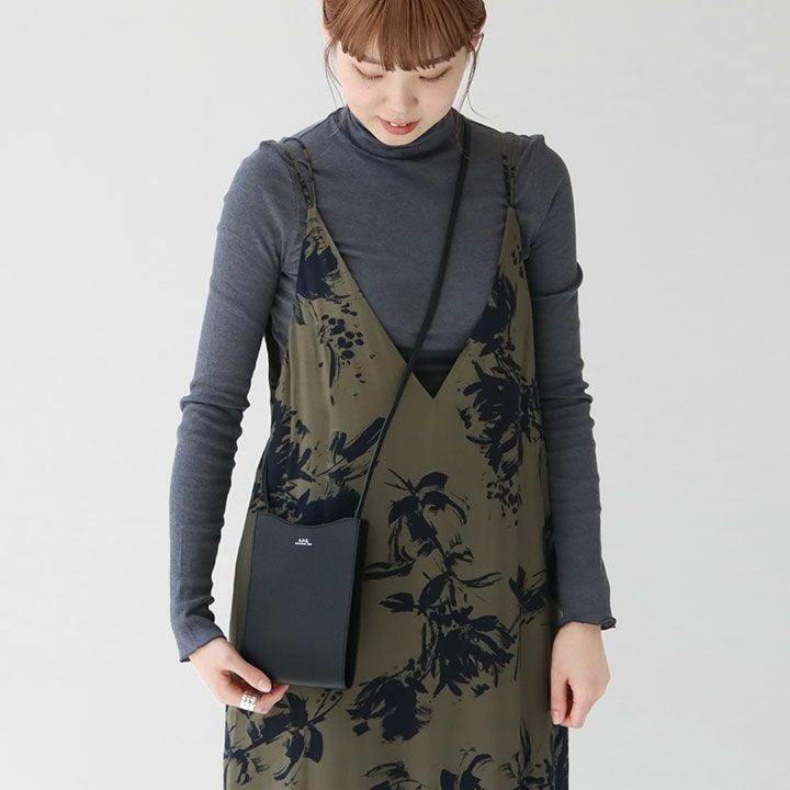 美品☆A.P.C.  Jamie ネックポーチ A.P.C.(アーペーセー) ネックポーチ JAMIE(JAMIE-GRAIN)の通販｜NEWS