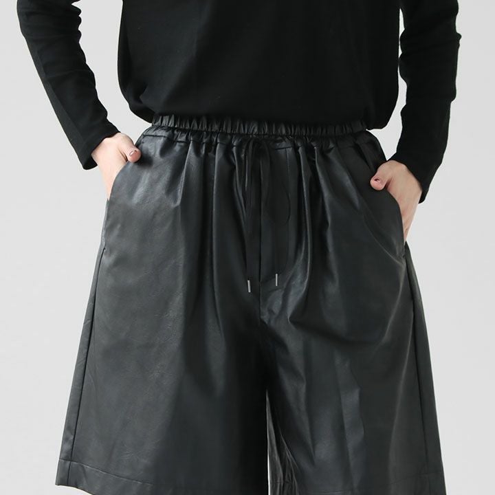 SACRA(サクラ) シンセティック レザーショートパンツ(124522111)の通販