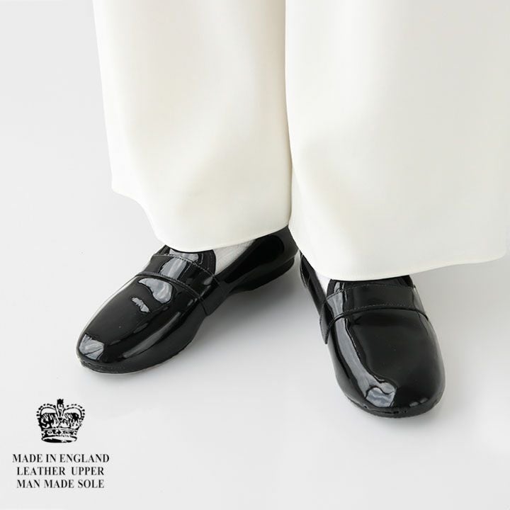 CROWN(クラウン) パテントレザーホールカット フラットシューズ