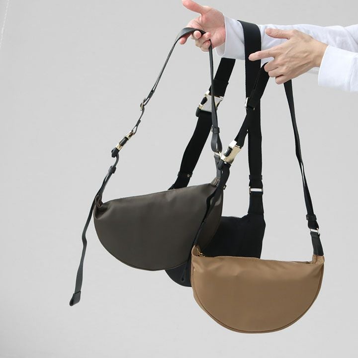 VIOLAd'ORO(ヴィオラドーロ) BIANCA ナイロンボディバッグ(V-2247)の